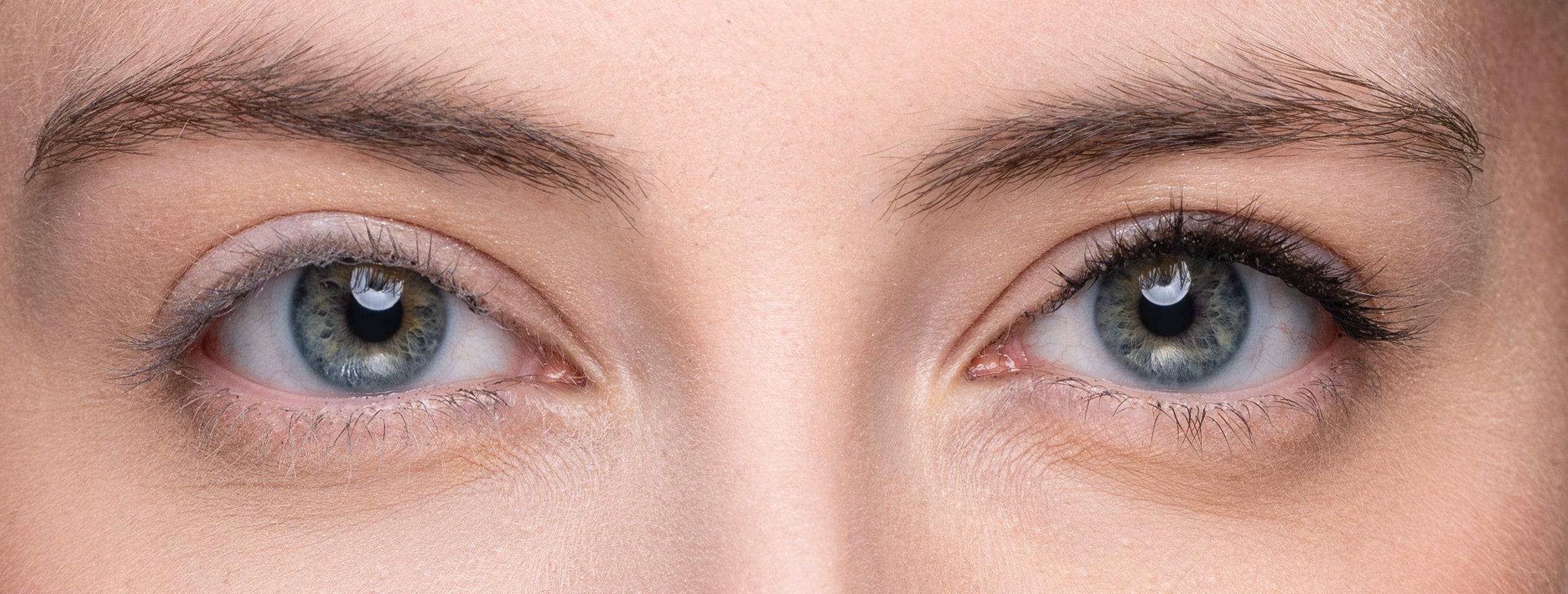 Comparison of eyes with and without Elegant Effect lashes