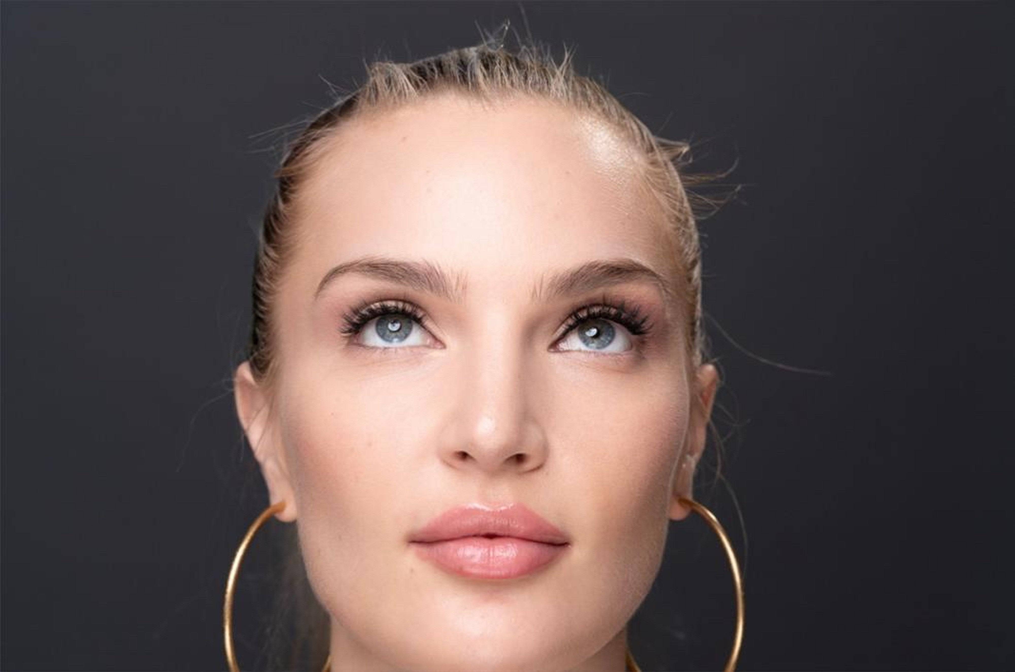 Model looking upwards with Social Butterfly lashes