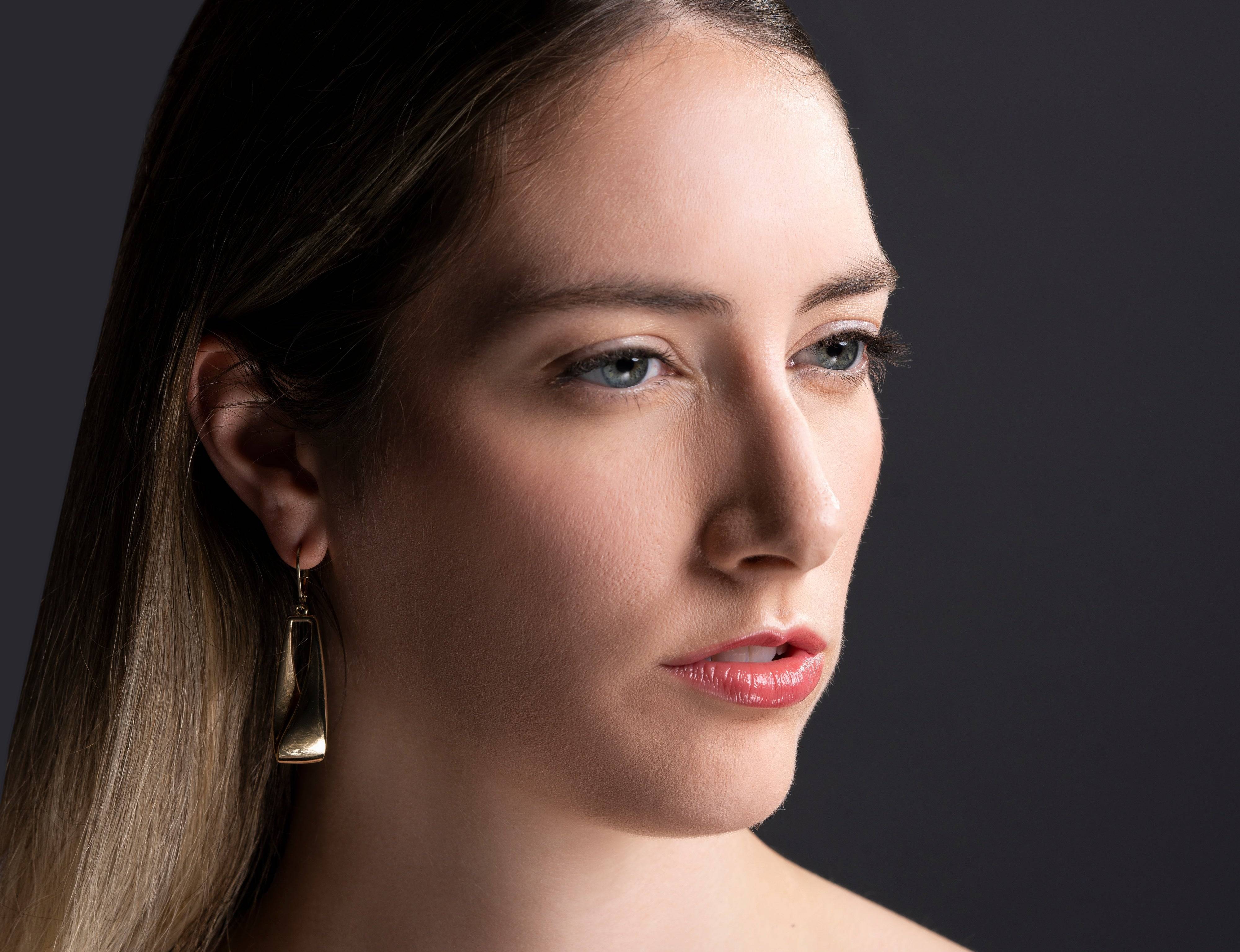 Profile view of woman with Elegant Effect lashes