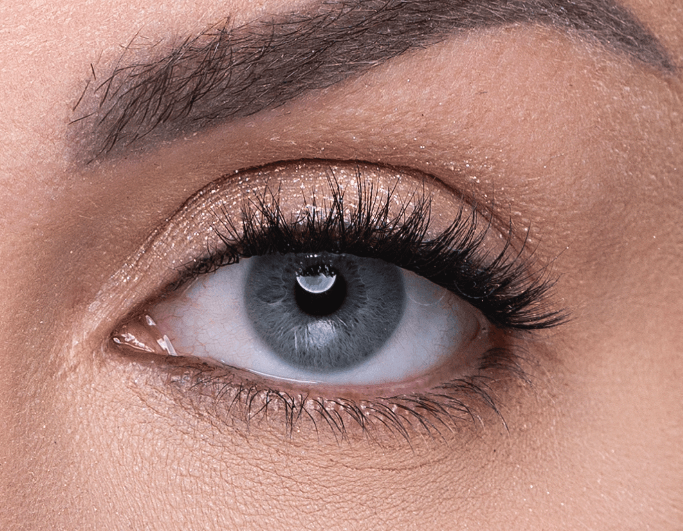 Close-up of eye with Perfect Poise Lash