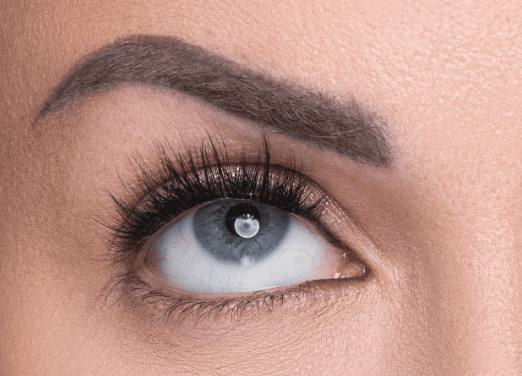 Close-up of eye looking up with Perfect Poise Lash