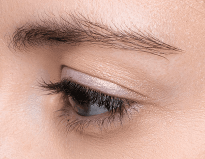 Side view of eye with Elegant Effect lashes